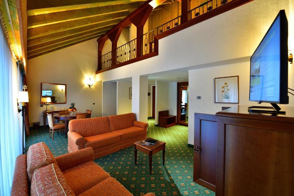 Отель Lux Garden Hotel Азуга