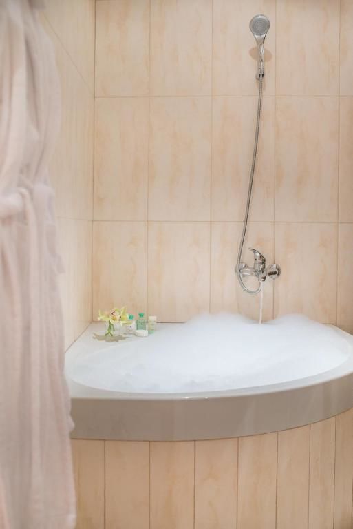 Отель Lux Garden Hotel Азуга