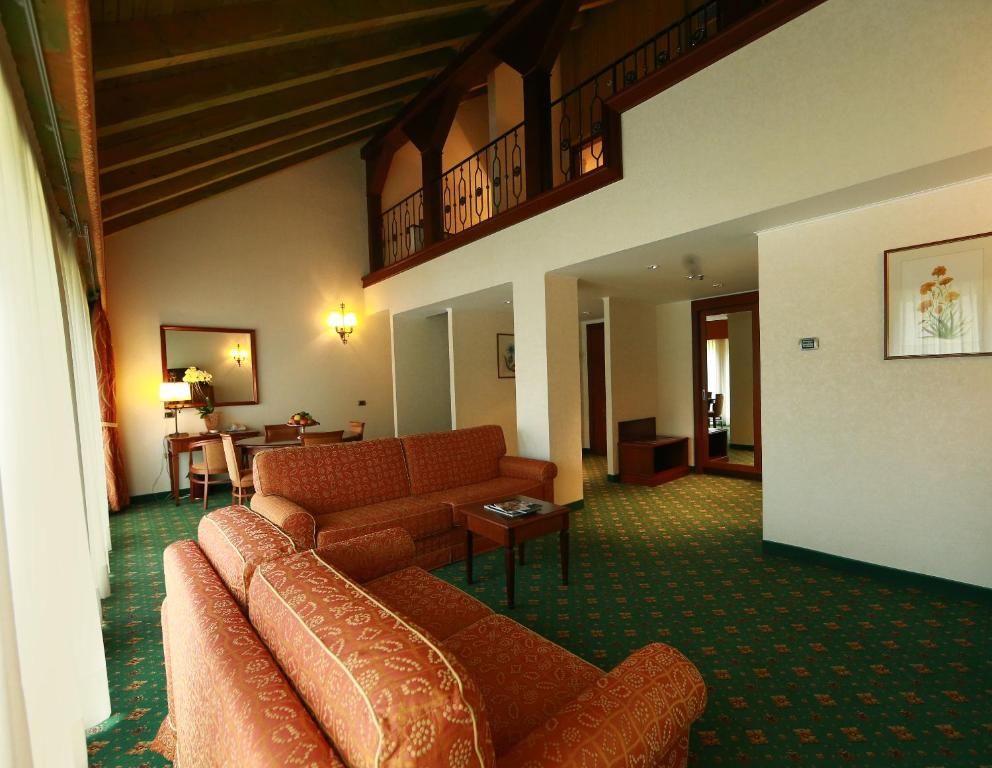 Отель Lux Garden Hotel Азуга