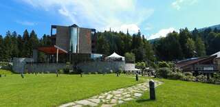 Отель Lux Garden Hotel Азуга-0