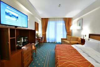 Отель Lux Garden Hotel Азуга Улучшенный двухместный номер с 1 кроватью-1