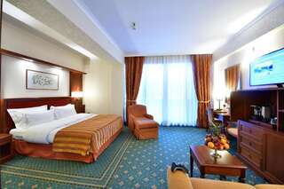 Отель Lux Garden Hotel Азуга Представительский двухместный номер с 1 кроватью-2