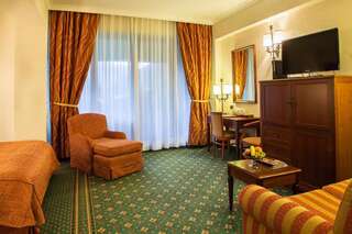 Отель Lux Garden Hotel Азуга Представительский двухместный номер с 1 кроватью-3